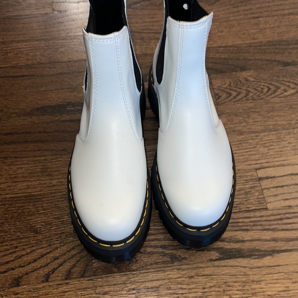 2976 SMOOTH LEATHER PLATFORM CHELSEA BOOTS - Picture 2 of 8